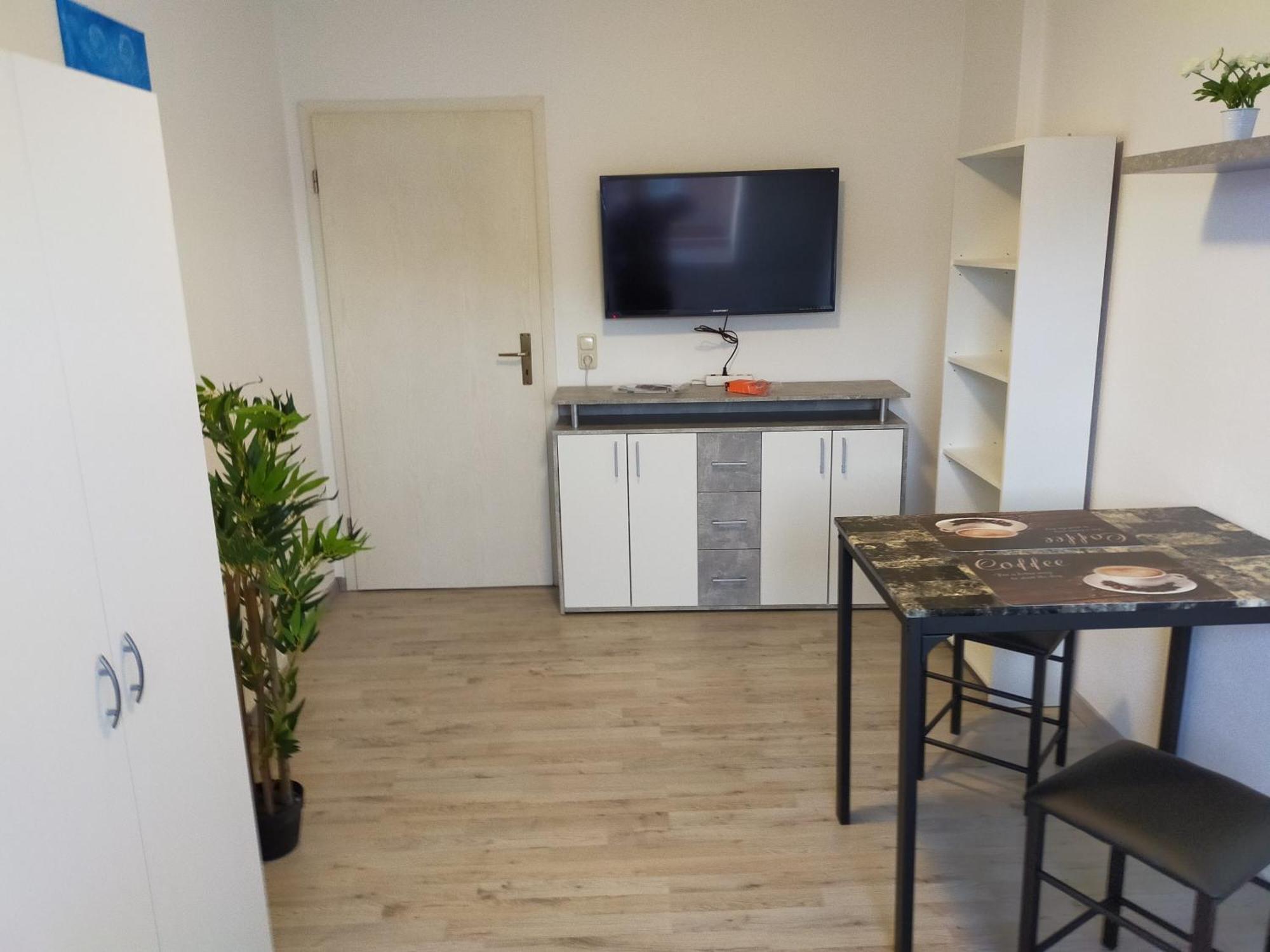 Flex Aparts - Grosse, Moeblierte Wohnung In Zwickau Mit 2 Zimmern 외부 사진