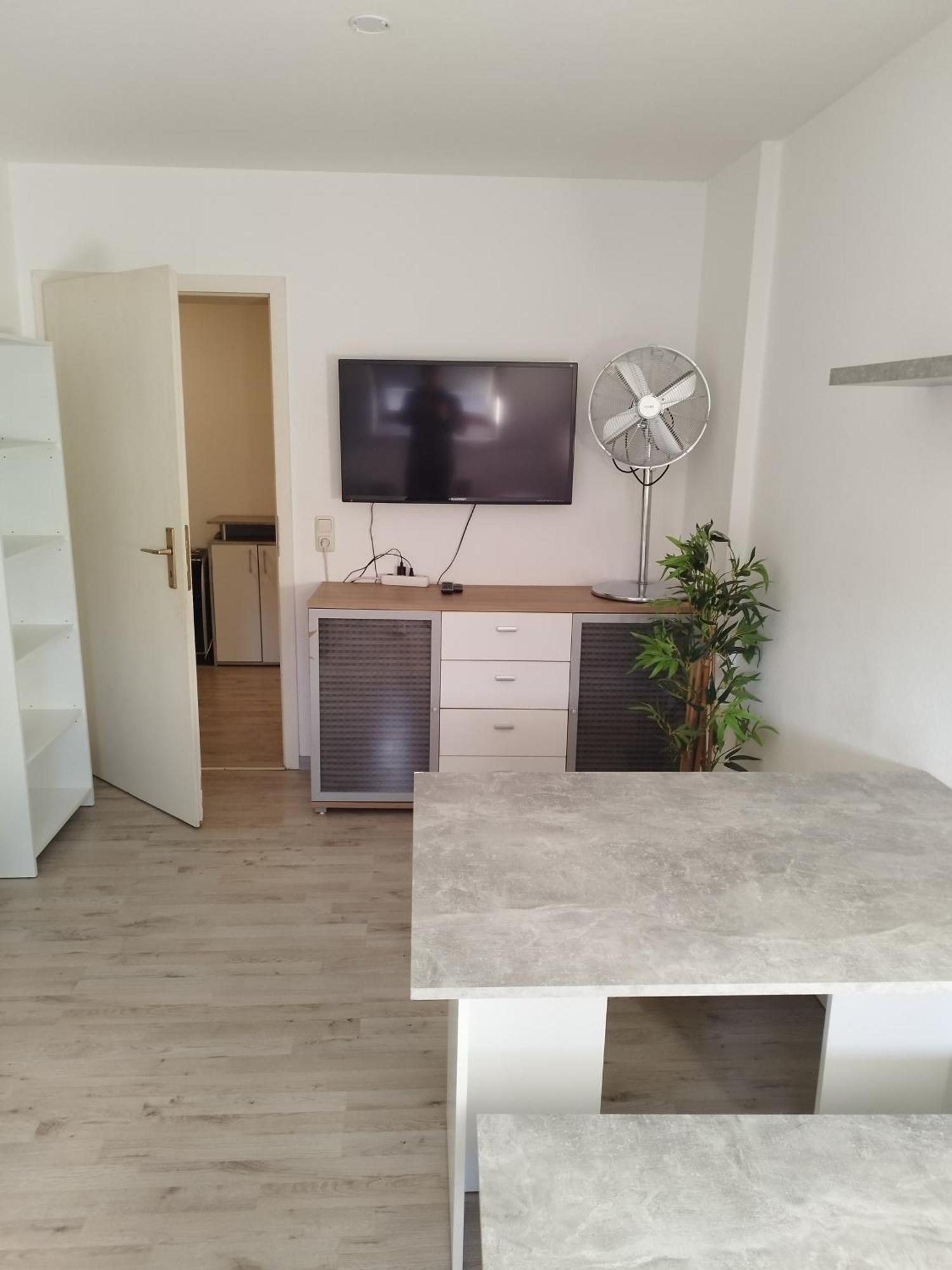 Flex Aparts - Grosse, Moeblierte Wohnung In Zwickau Mit 2 Zimmern 외부 사진
